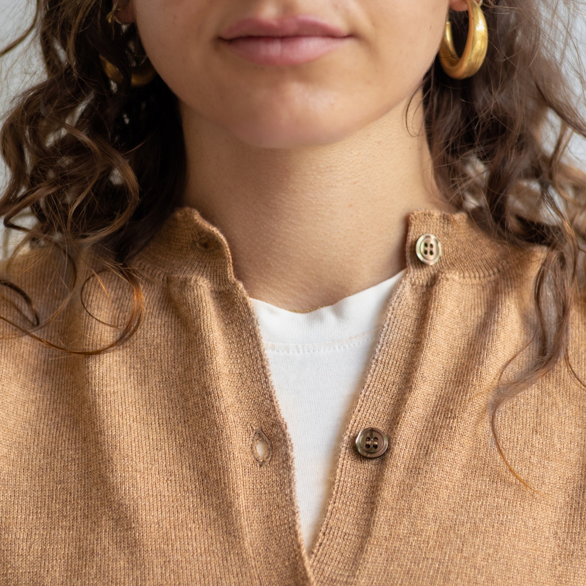 Extra fine merino wool cardigan in Beige - view 2 - Pamuuc