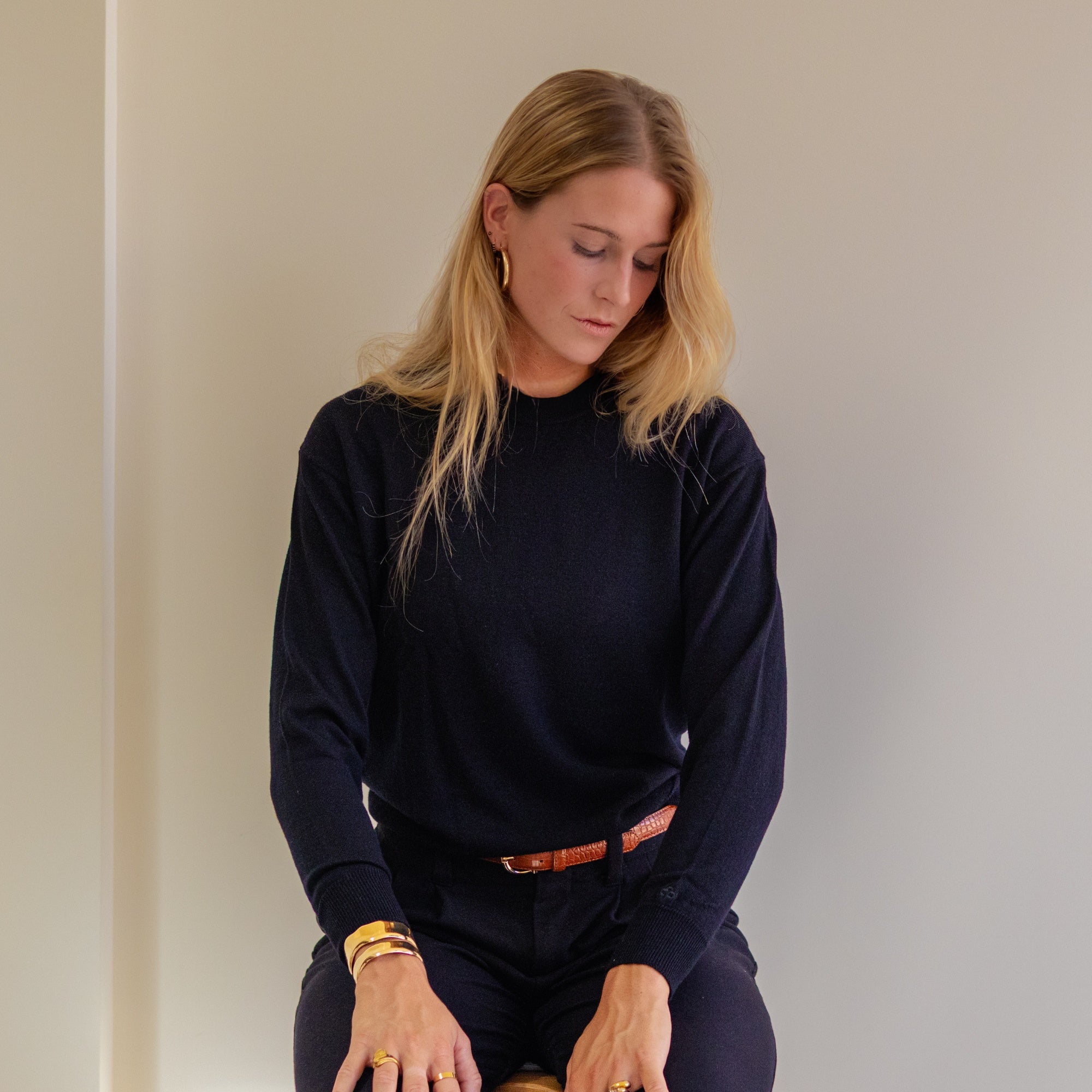 Extra fine merino wool crew neck sweater in Black - view 2 - Pamuuc