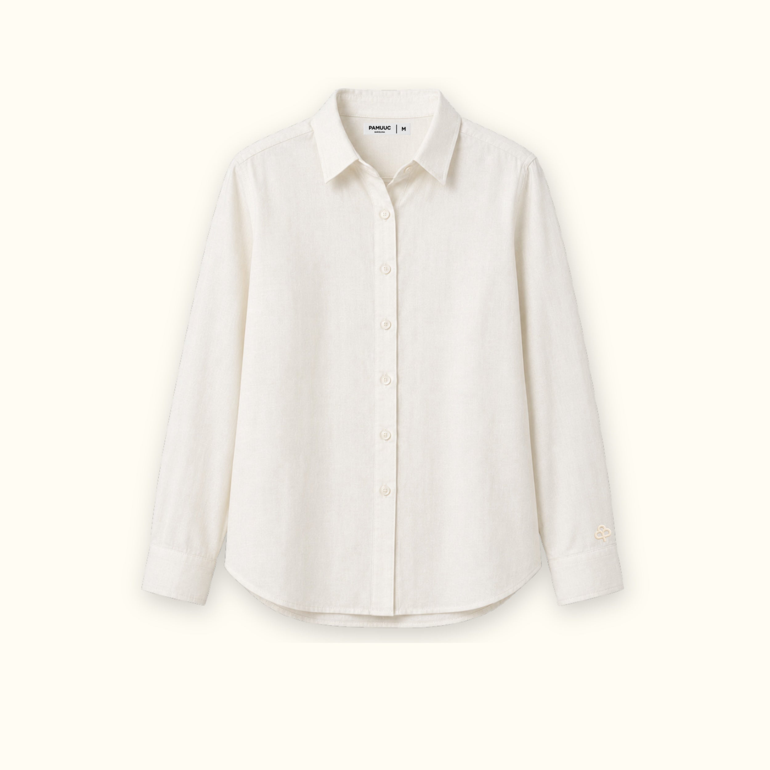 Chemise en lin coupe regular off whitee, vue de face, montrant le col, l’ourlet et la coupe décontractée