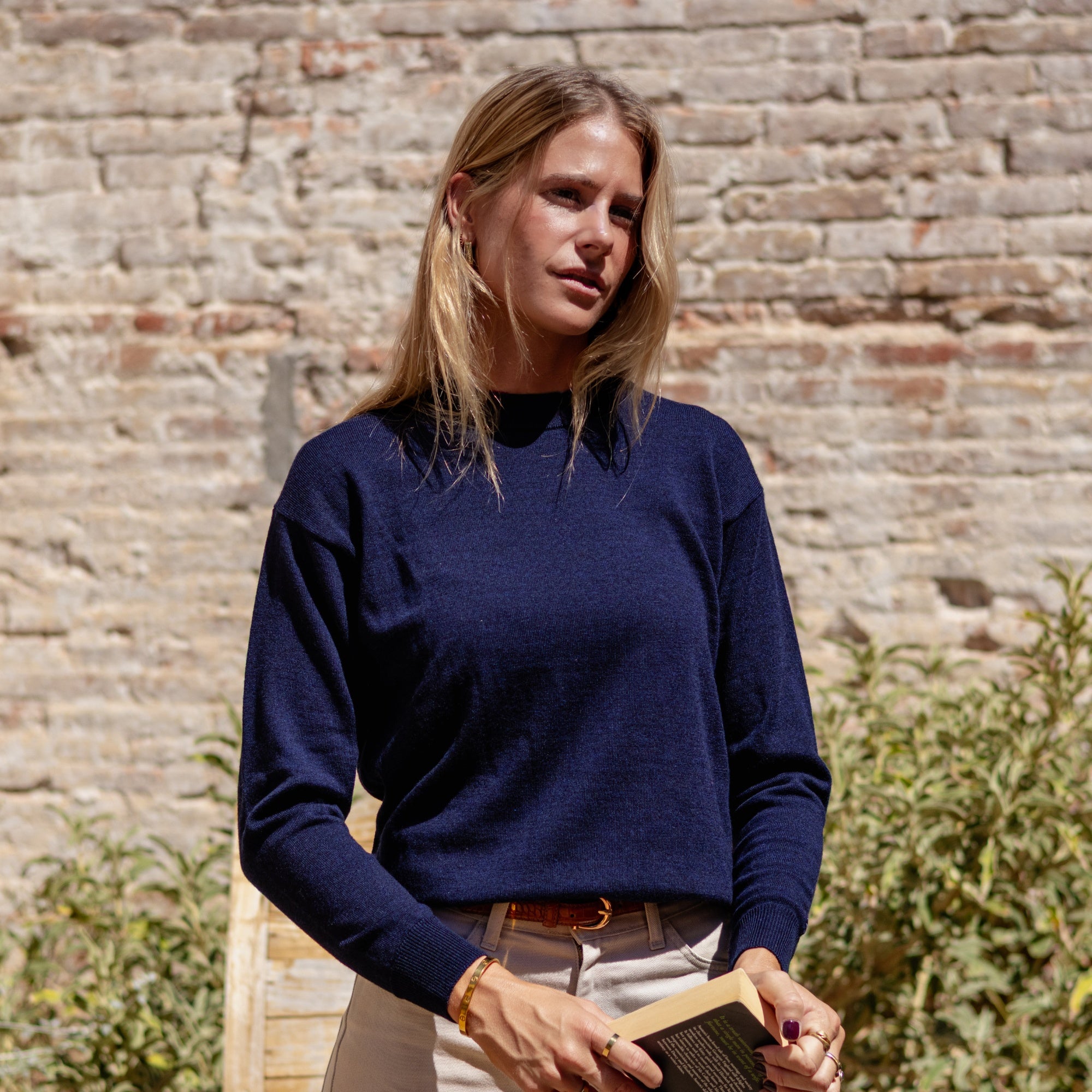 Extra fine merino wool crew neck sweater in Navy - view 1 - Pamuuc
