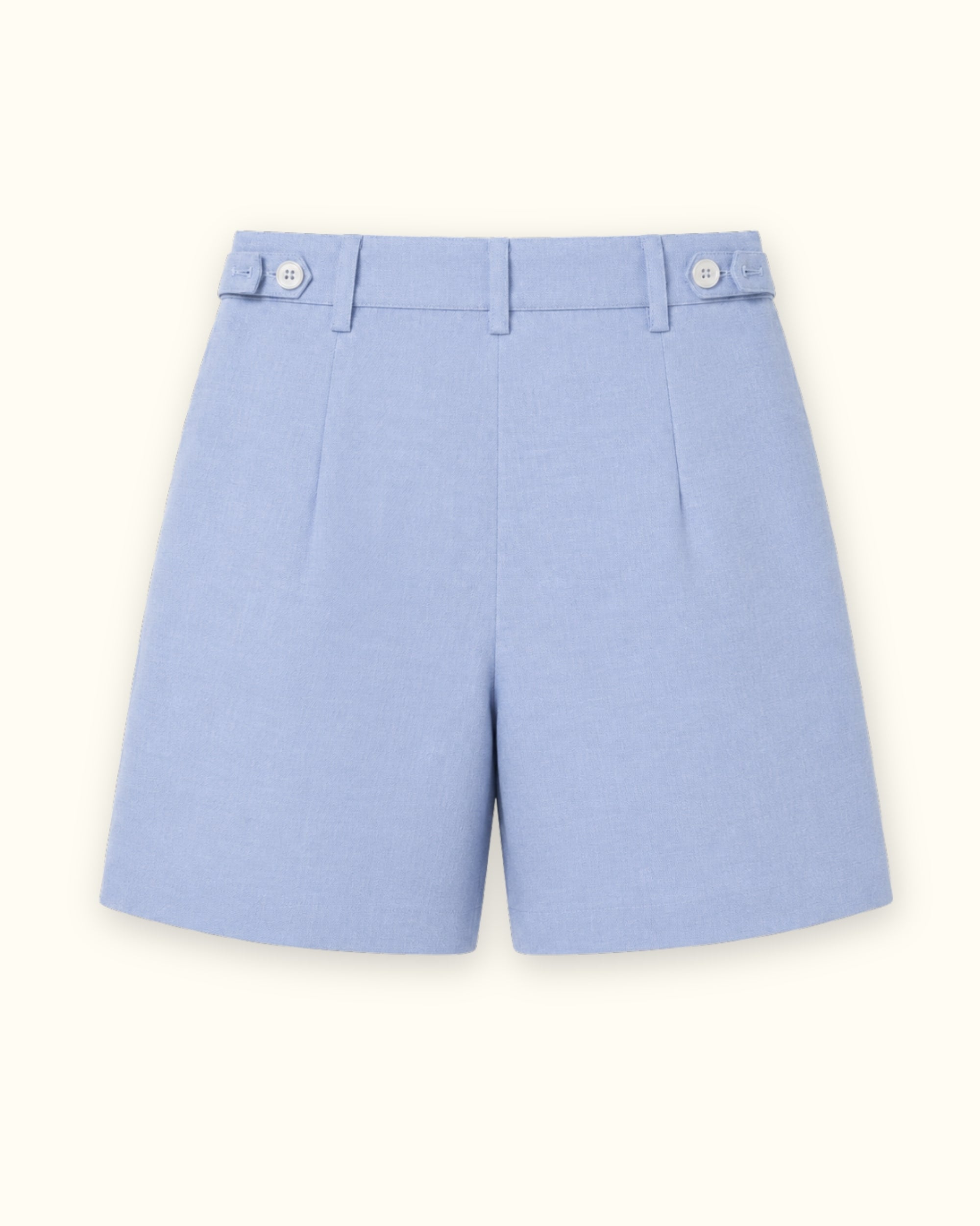 Shorts sartoriali in lino azzurri, vista posteriore, con vita e linea della gamba