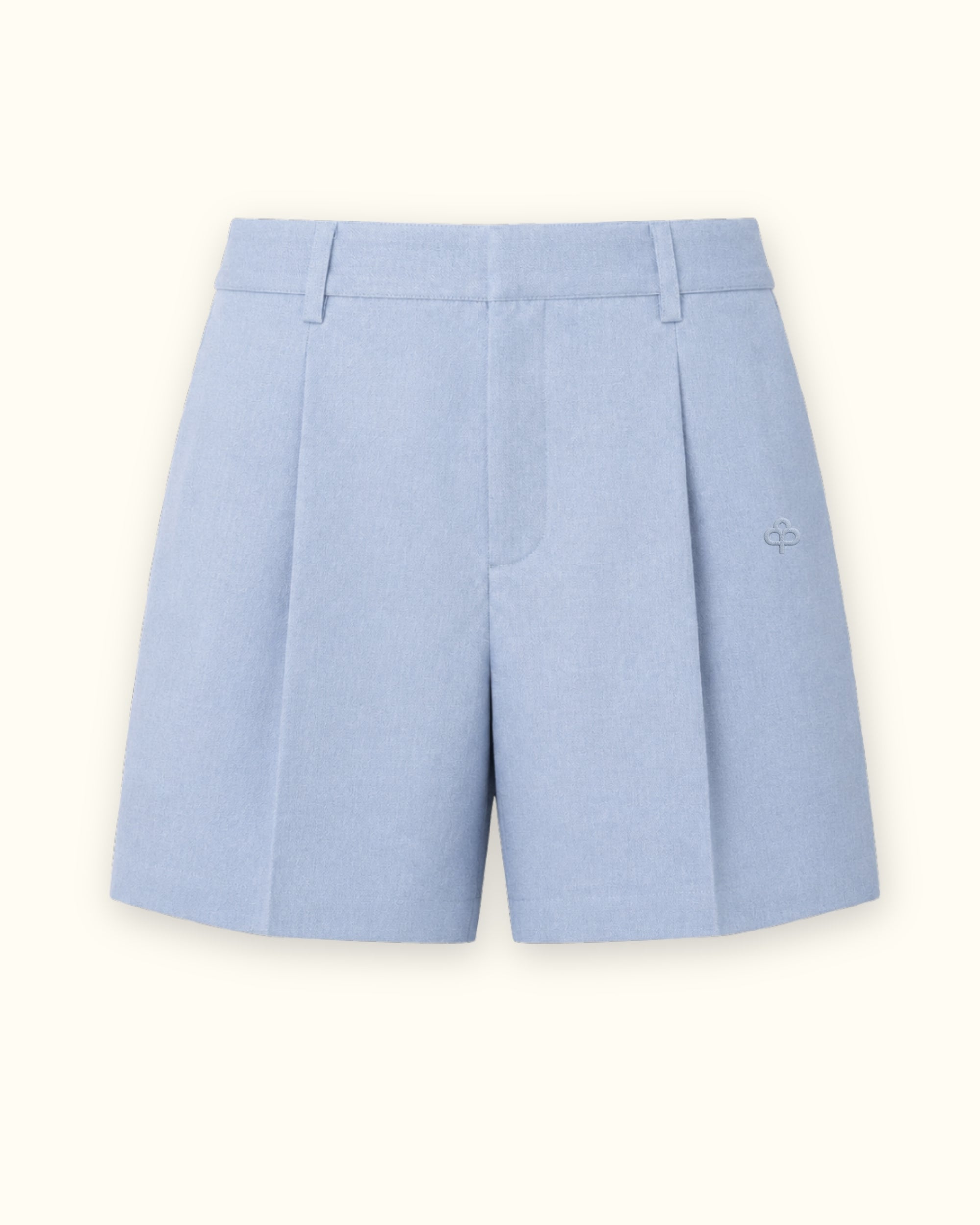 Shorts sartoriali in lino azzurri, vista frontale, con vita e linea della gamba