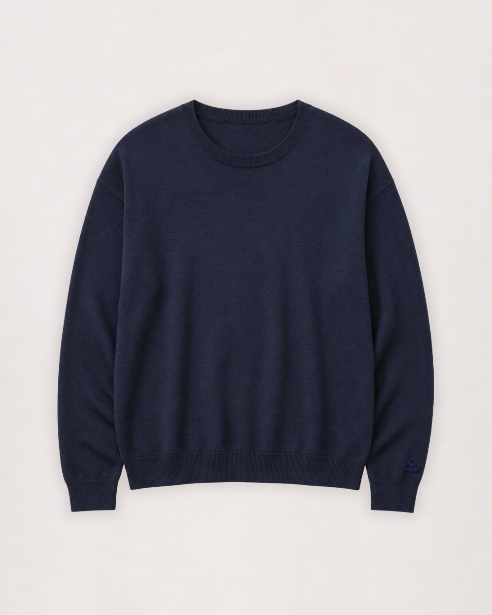 Pull à col rond en laine mérinos bleu marine, vue à plat de face