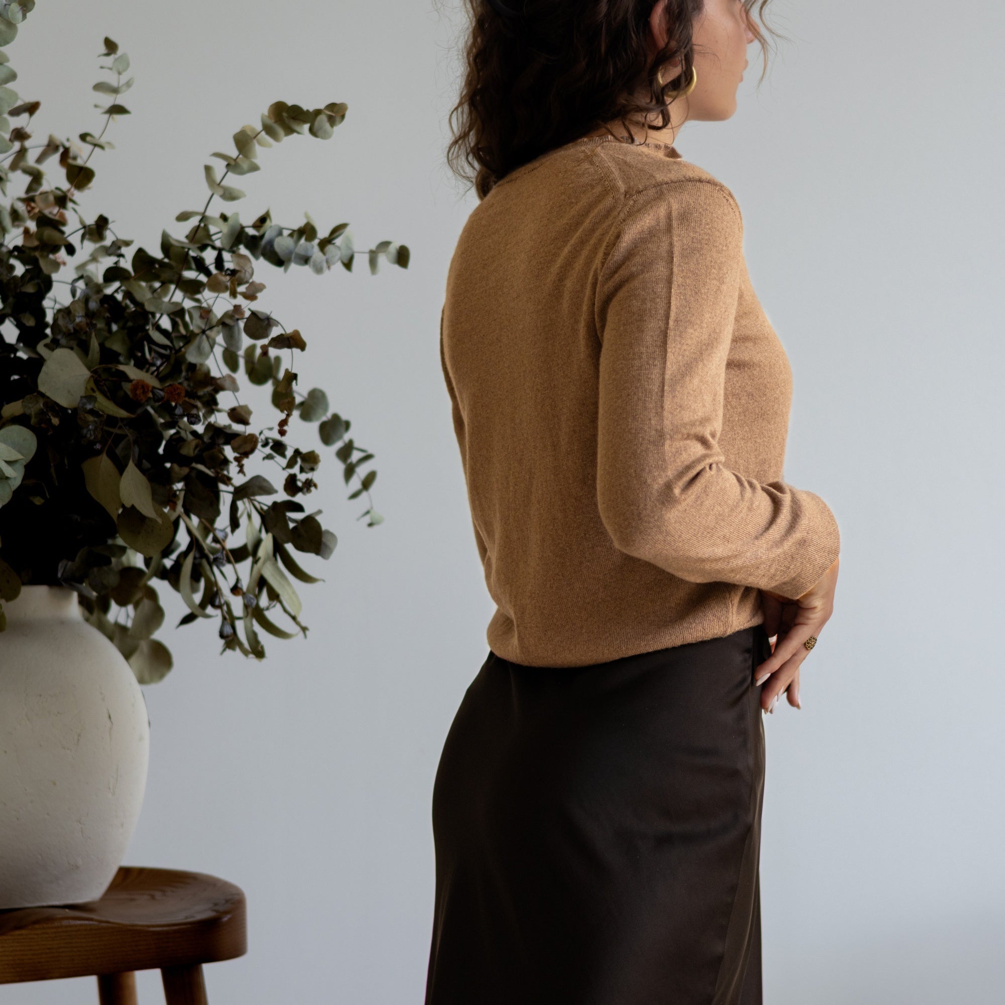 Extra fine merino wool cardigan in Beige - view 5 - Pamuuc