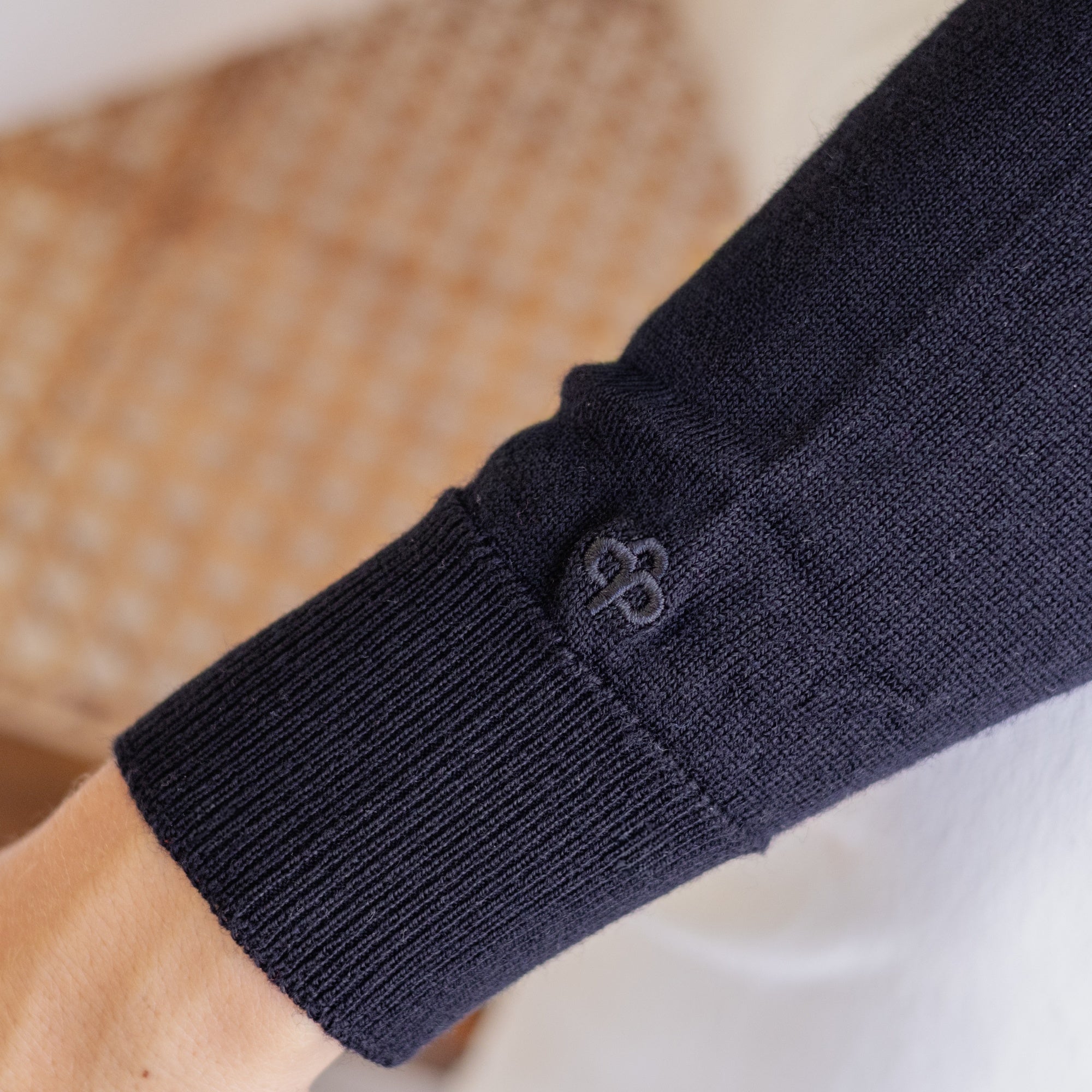 Extra fine merino wool crew neck sweater in Black - view 3 - Pamuuc